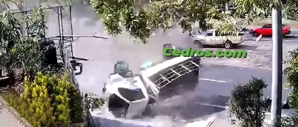 Cámara de seguridad registra aparatoso accidente en carretera Panamericana