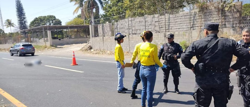 Conductor huye tras atropellar a adulto mayor en carretera hacia Sonsonate