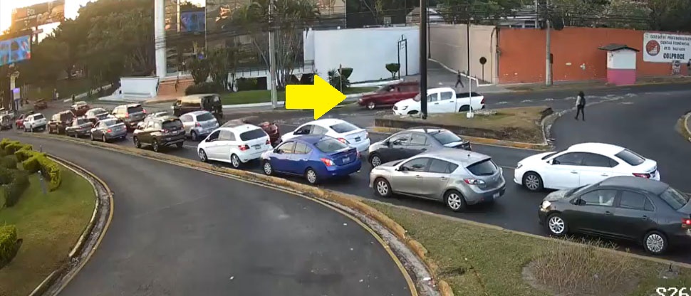 Captan el momento del múltiple accidente de esta mañana el bulevar Los Próceres