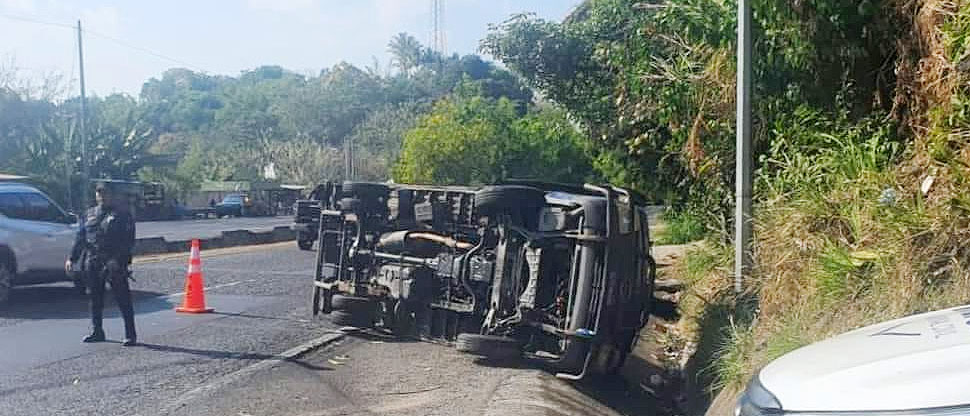 Reportan aparatoso accidente en carretera Panamericana
