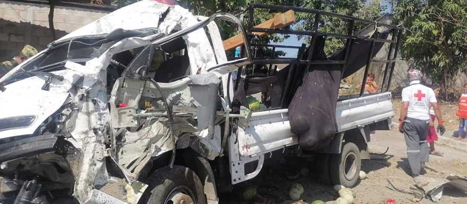 Reportan 4 lesionados en accidente ocurrido en curva del Papaturro