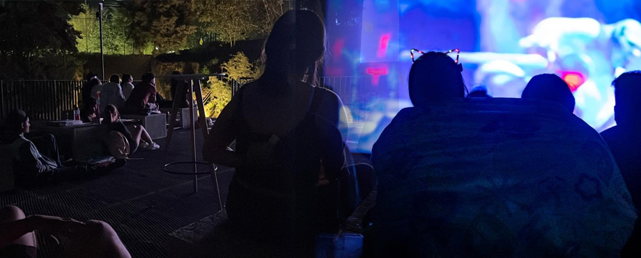 Cine al aire libre, la gran atracción del nuevo espacio público en San Salvador