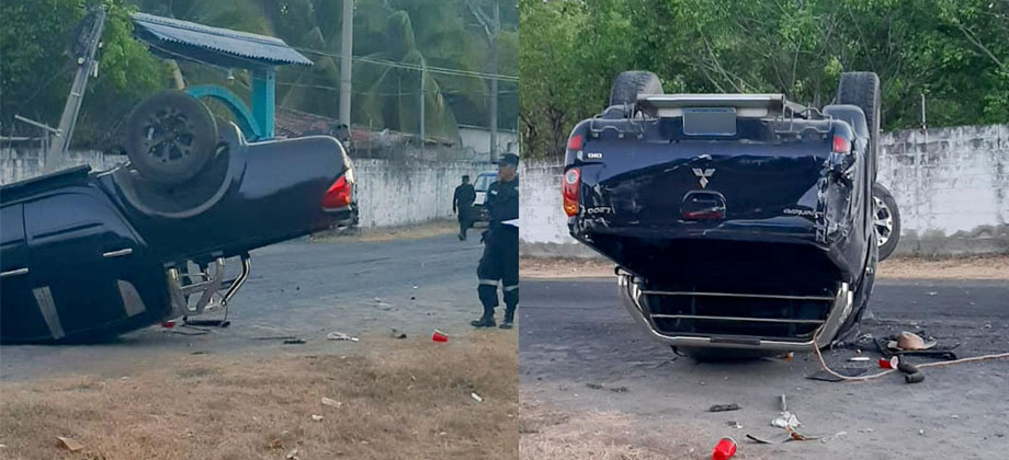 Conductor impacta contra muro y vuelca por ir a excesiva velocidad en La Paz