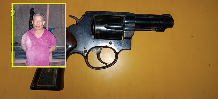 Capturan a sujeto que ebrio amenazó con un arma a su esposa en Santa Ana