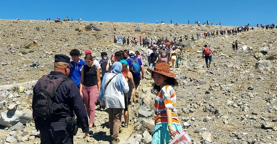 Agentes garantizan seguridad a turistas que visitan volcanes de Santa Ana e Izalco