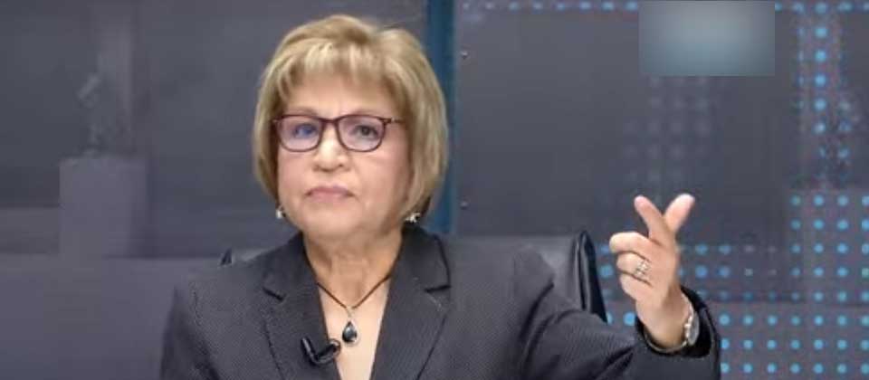 Excatedrática de la UCA felicita a Claudia Ortiz por defender la democracia