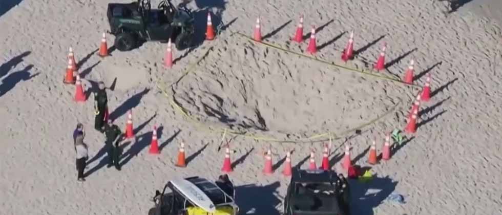 Niña muere enterrada mientras jugaba en un hoyo en la playa