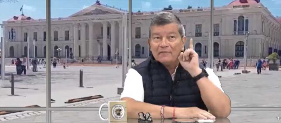Chino Flores reconoce que es un meme
