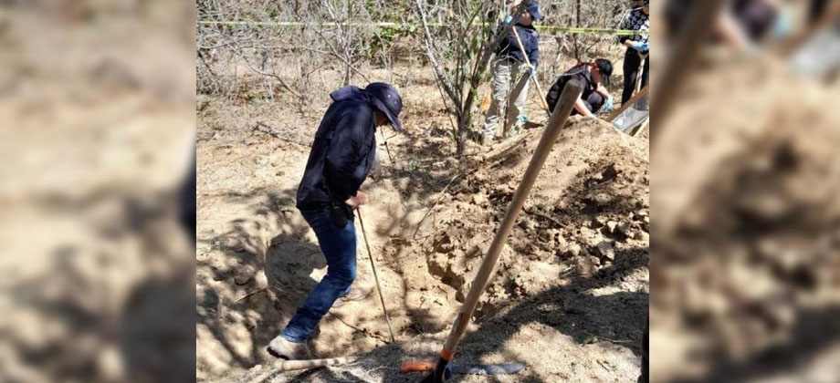 Descubren fosa clandestina con más de 100 restos humanos en México