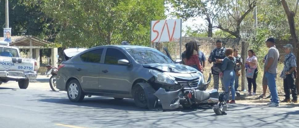 Conductores protagonizan fuerte choque en carretera a Nueva Concepción, Chalatenango