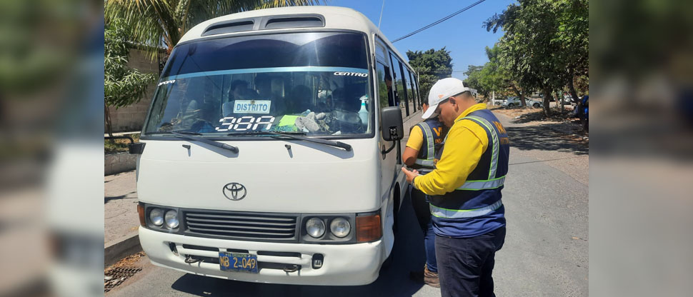 Verifican unidades donde usuarios denuncian aumento al pasaje sin autorización