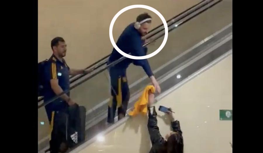 Casi se mata: André-Pierre Gignac corrió un grave peligro al querer dar un autógrafo