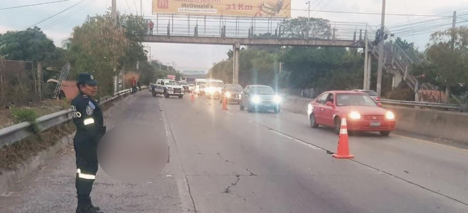 Mujer fallece tras ser atropellada por automovilista en Carretera de Oro