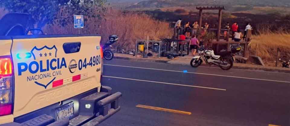 Turistas visitan mirador El Jabalí, luego de acudir a las urnas