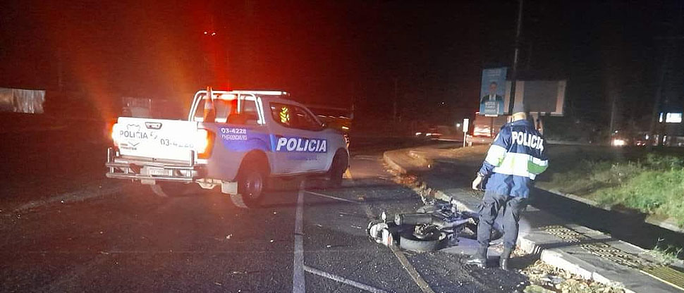 Motociclista queda tendido sobre el pavimento tras accidentarse en San Miguel