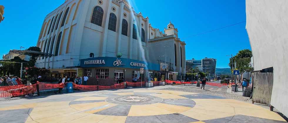 Colocan nuevo emblema del “Kilómetro Cero” en San Salvador