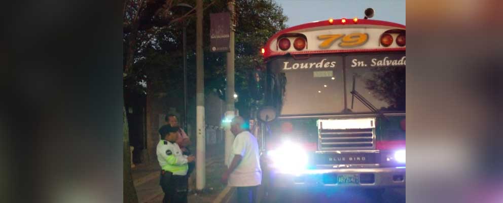 Sancionan a busero de la ruta 79 por disputar vía