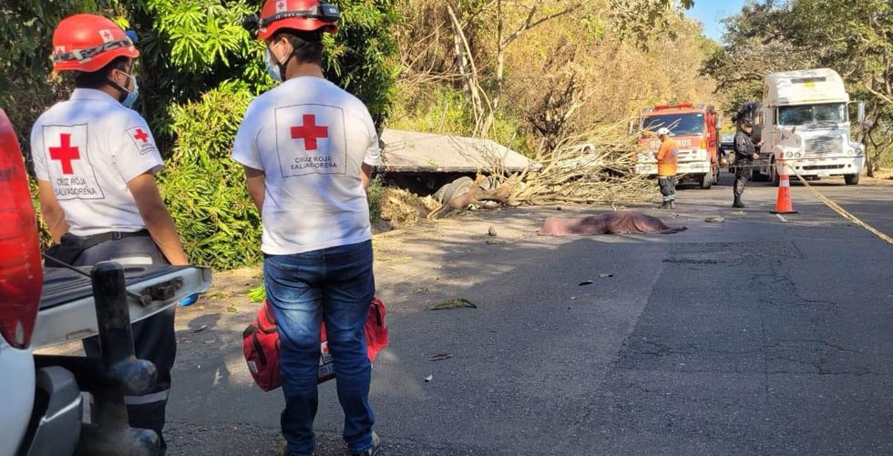 Un fallecido deja aparatoso accidente en la carretera Panamericana, San Vicente