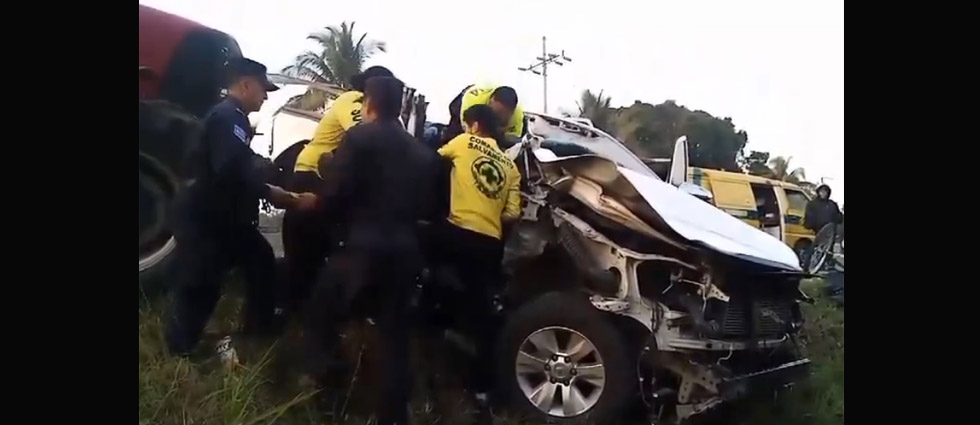 Grave accidente deja dos lesionados en Santa Ana