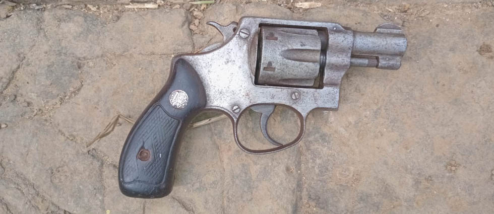 Militares hallan un revólver abandonado en Chalatenango