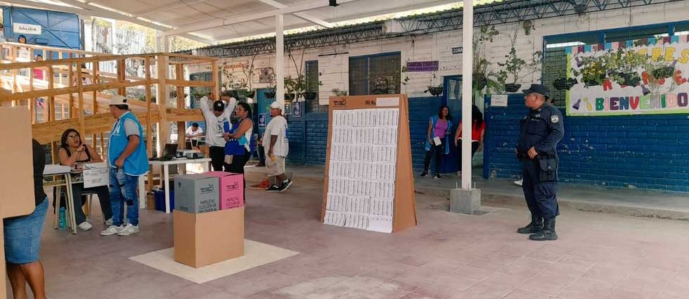 Cierran centros de votación en todo El Salvador