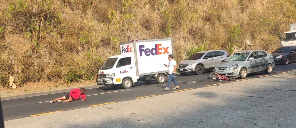 Arrollan a ciclista sobre la carretera de Oro