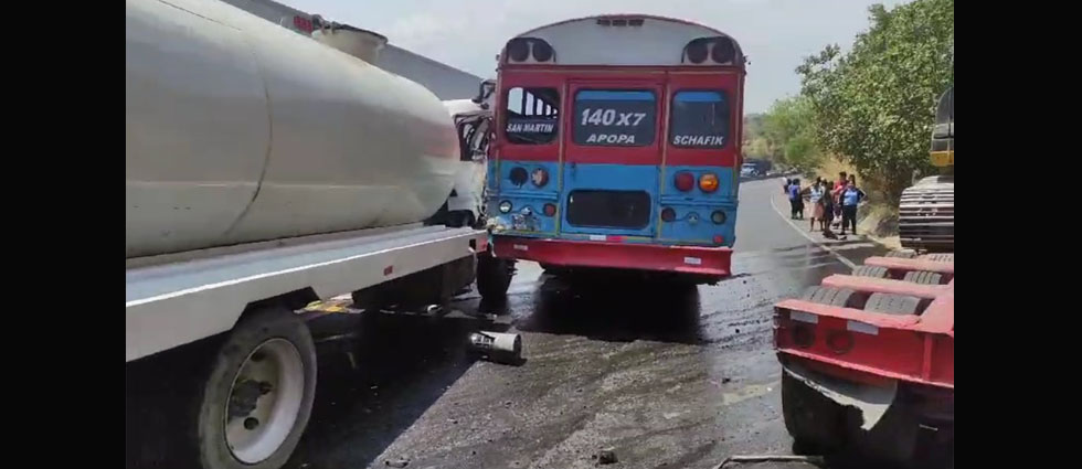 Reportan múltiple accidente en la carretera de Oro