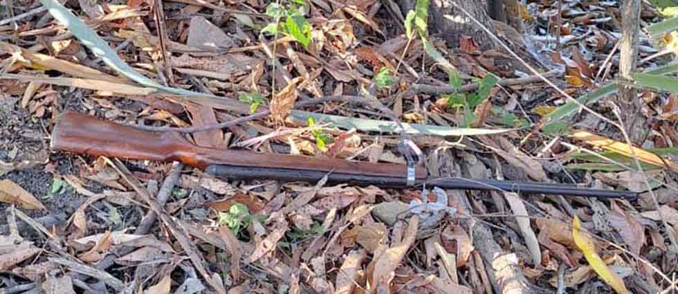 Hallan un fusil abandonado en cantón de Cabañas