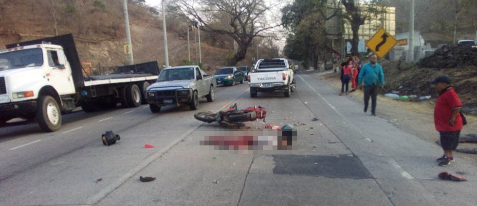 Un hombre muere y otro resulta lesionado tras accidente en Santa Ana