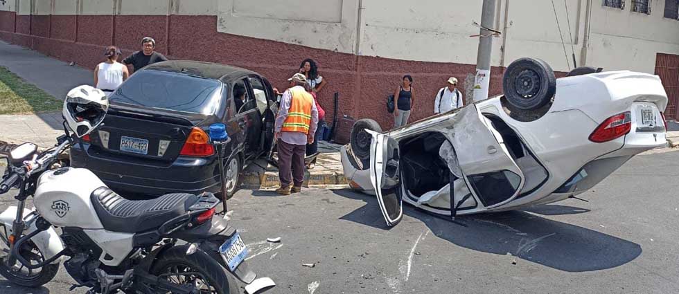Una menor y su madre resultan lesionadas tras accidente en Santa Tecla