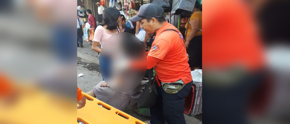 Hospitalizan a mujer atropellada por un bus cerca del mercado Colón, Santa Ana