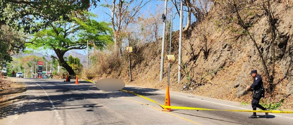 Atropellan a hombre en la carretera a Metapán y su cadáver queda tendido en el pavimento