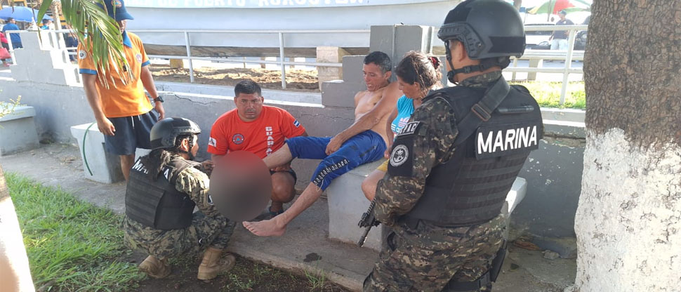Efectivos de la Marina auxiliaron a turista que sufrió una herida en un pié