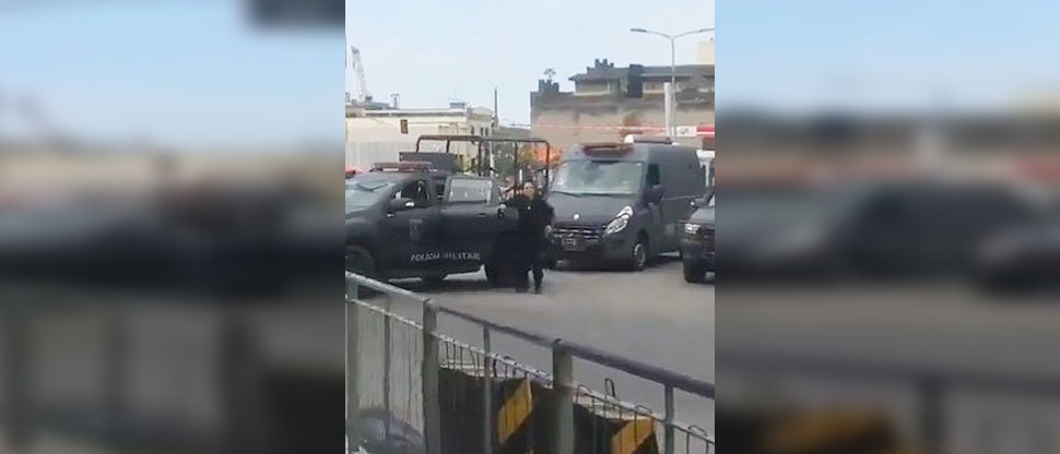 Sujeto armado toma como rehenes a 18 pasajeros de un autobús en Brasil