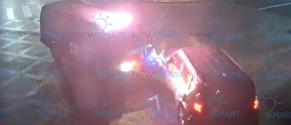 Automovilista no respeta derecho de vía y choca con ambulancia en Santa Tecla