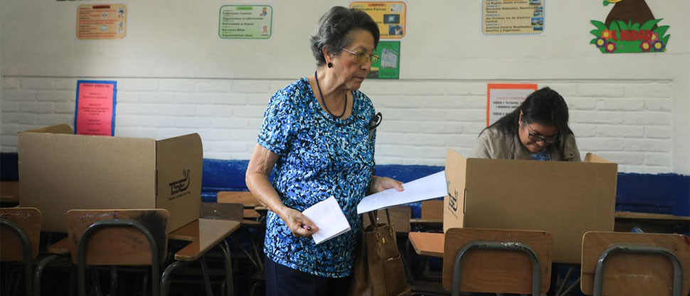 Elecciones se desarrollan con normalidad en las primeras horas de este domingo