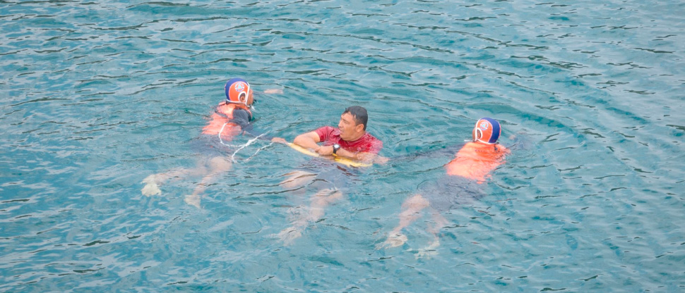 Guardavidas realizan simulacro acuático en Lago de Ilopango