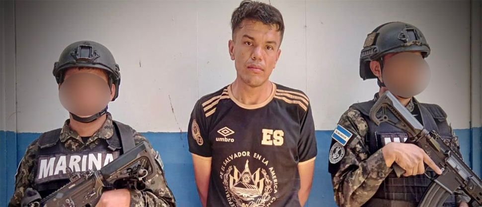 Capturan a hombre y le encuentran varias porciones de hierba seca y sustancias ilegales