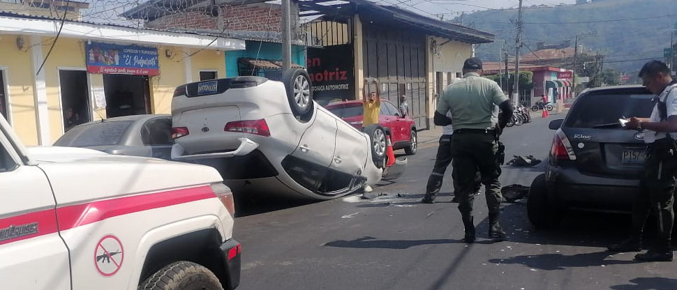 Reportan triple accidente en Paseo El Carmen, Santa Tecla