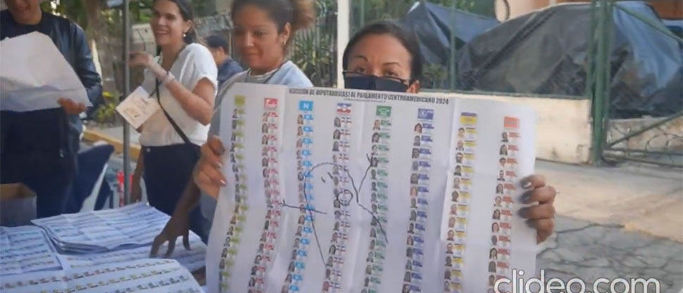 Elector hace curioso dibujo en la papeleta y la JRV lo da como “voto cruzado”
