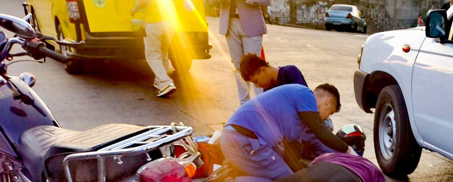 Mujer motociclista resulta lesionada tras accidentarse en Antiguo Cuscatlán