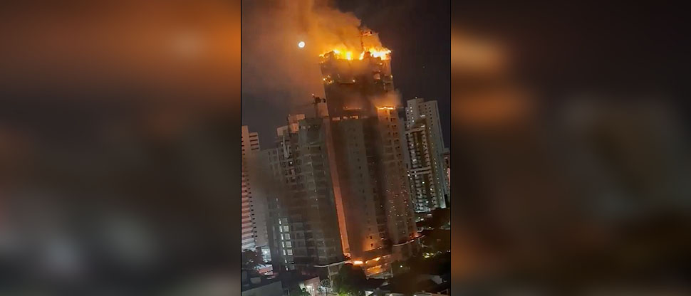 Se incendia edificio en construcción en Río de Janeiro, Brasil