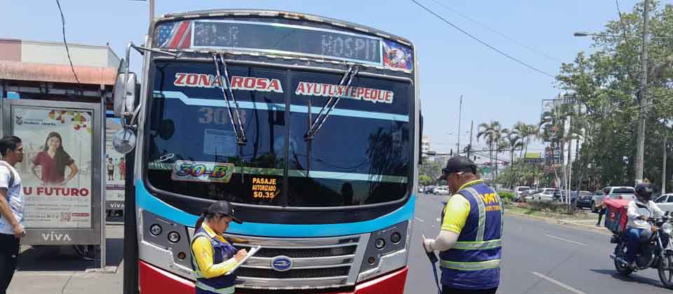 Castigan a buseros de la ruta 30-B por cobrar aire acondicionado sin prestarlo