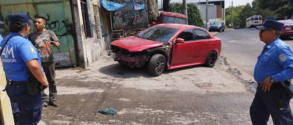 Sancionan a propietarios de talleres por colocar obstáculos o hacer de la vía pública parqueos