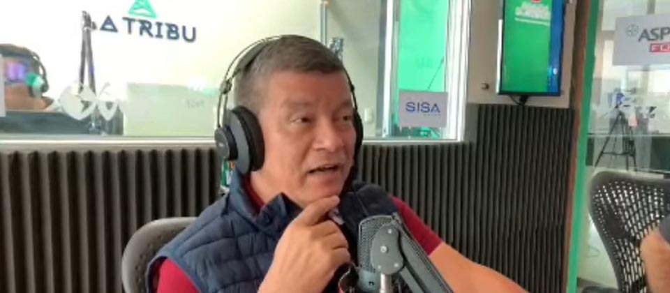 Le cambian el nombre al Chino Flores en una entrevista