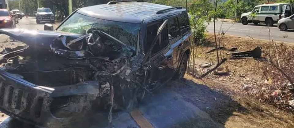 Aparatoso accidente deja dos lesionados en autopista Comalapa