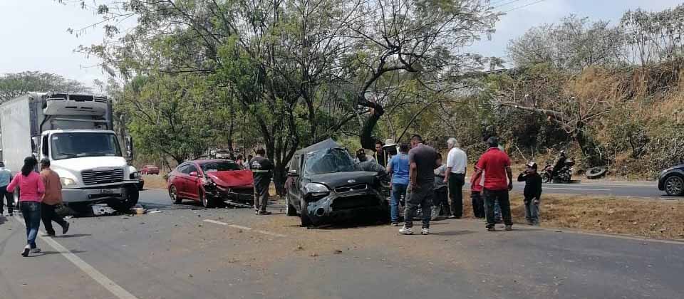 Reportan triple accidente hacia el occidente del país