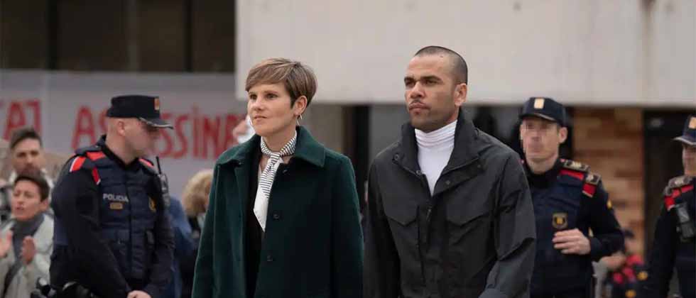 Dani Alves sale de prisión tras pagar fianza de un millón de euros
