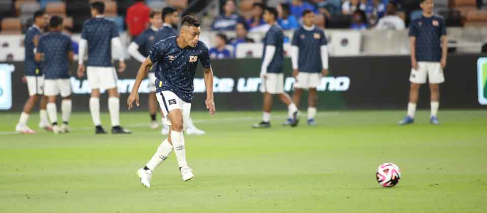 Darwin Cerén pide «paciencia» a los aficionados porque pronto llegará la victoria