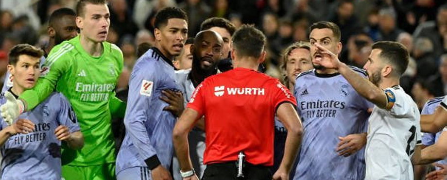 Polémica | Le anulan un gol al Madrid en la última jugada y los jugadores enloquecen